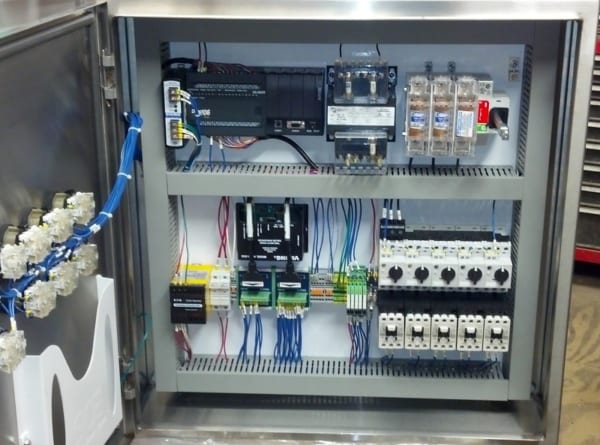 PLC Mitsubishi hay PLC Siemens