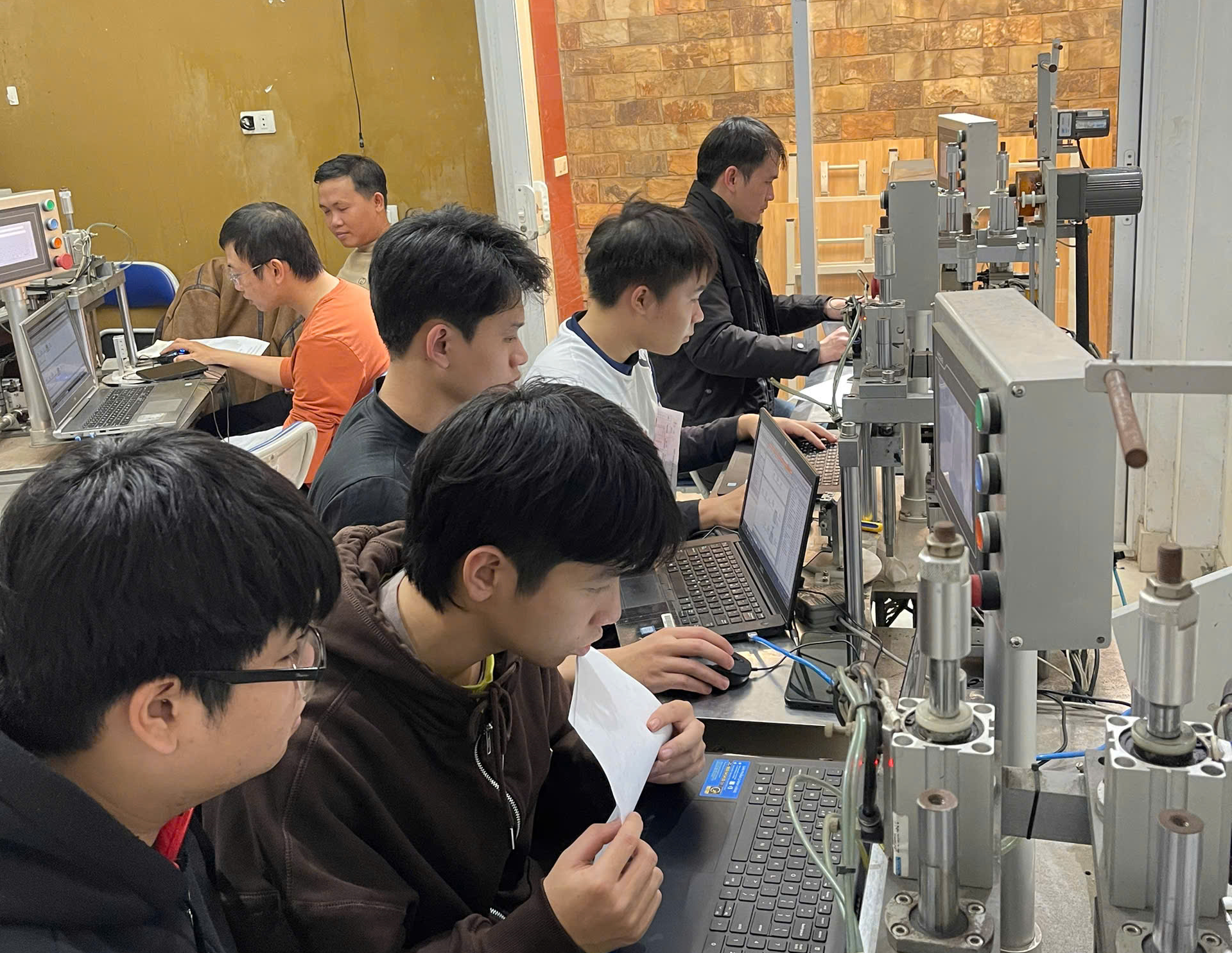học lập trình plc